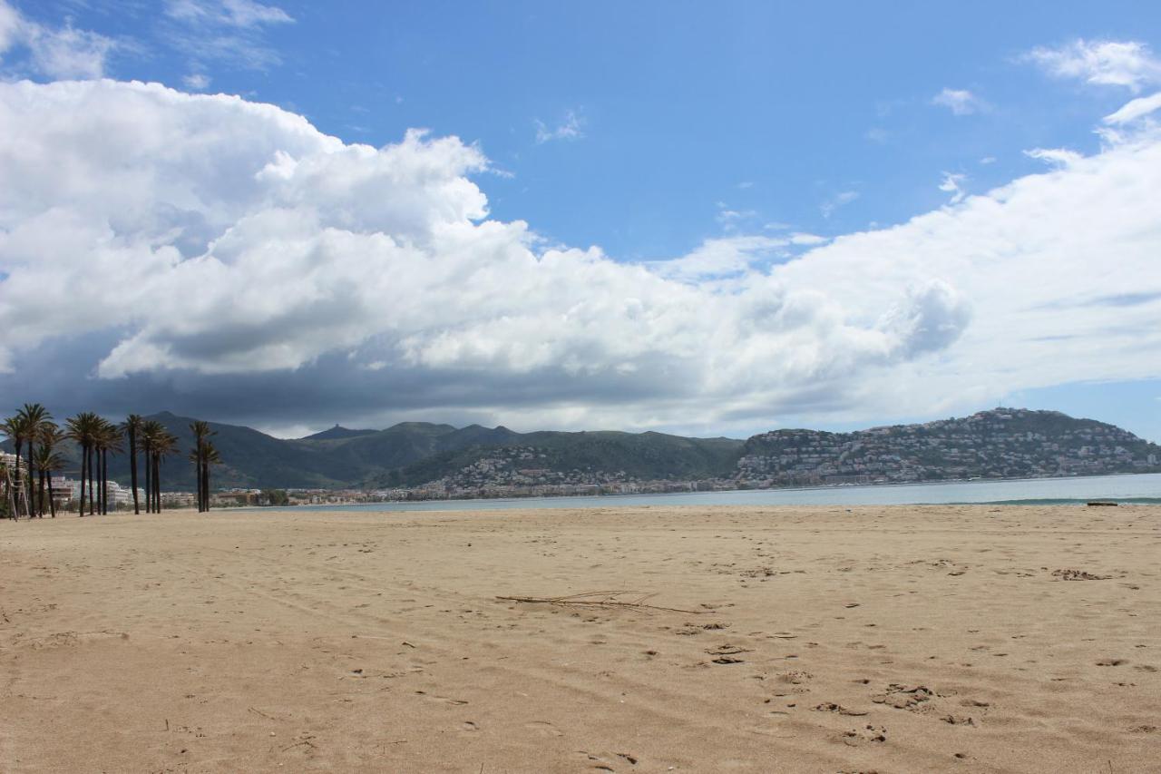 Beautiful Apartment In Front Of Beach, Pool, View Rosas Exterior foto